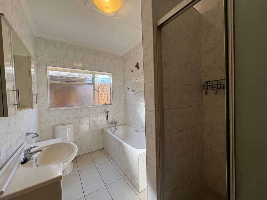 To Let 5 Bedroom Property for Rent in Merriespruit Free State